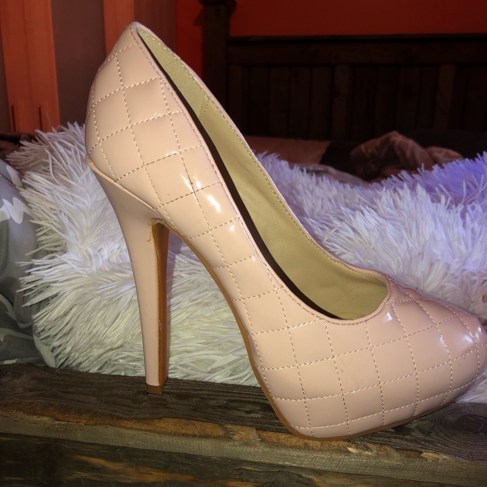 Heels - Picture 3 of 4